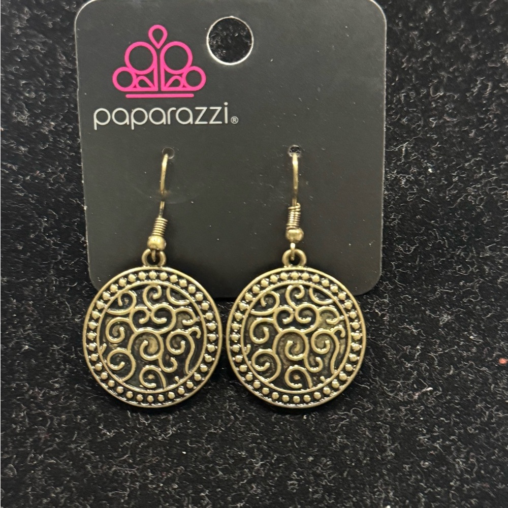 Paparazzi Gold Swirl Earrings